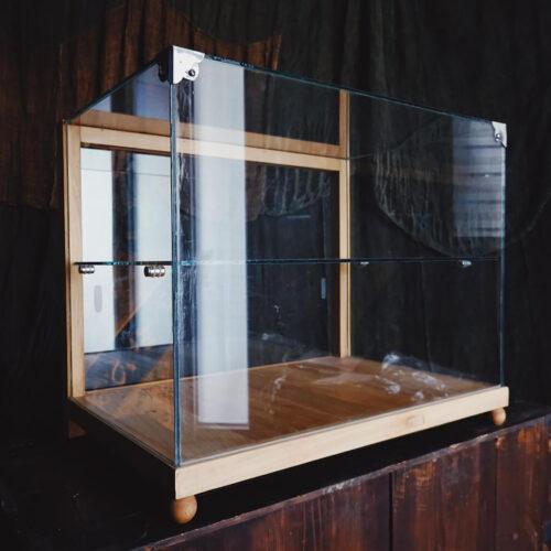 檜木老料新做玻璃展示櫃